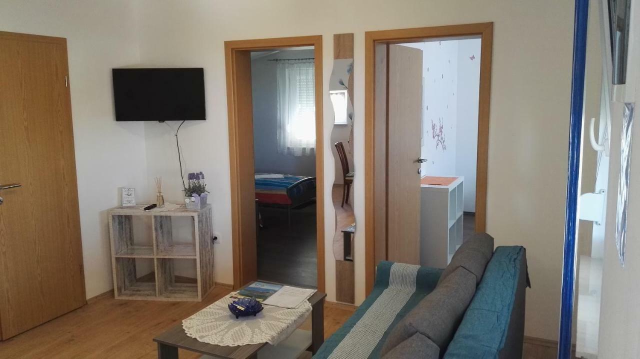 Tomek Apartment Vir Exteriér fotografie