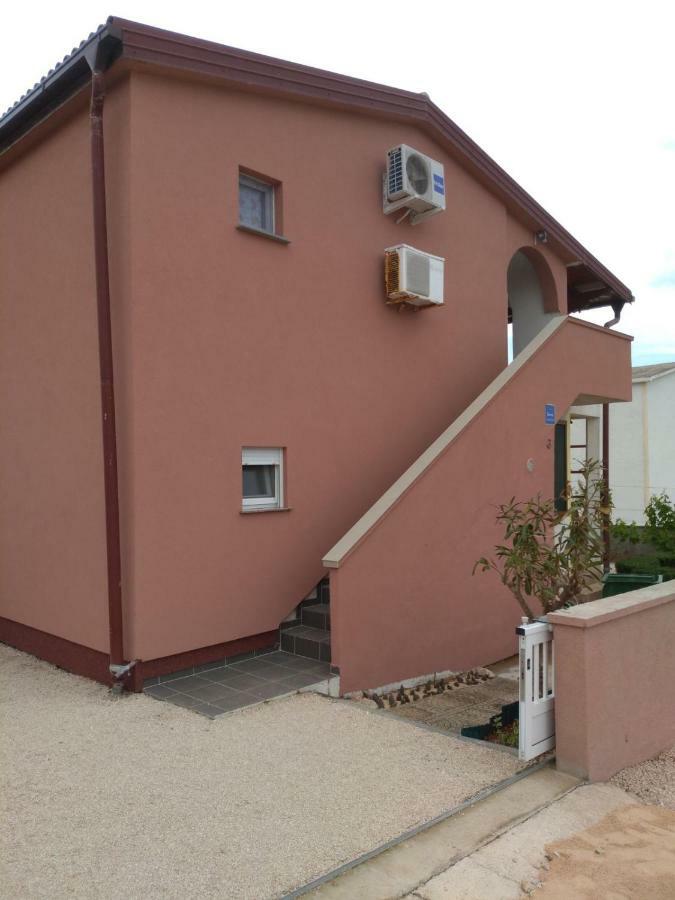 Tomek Apartment Vir Exteriér fotografie
