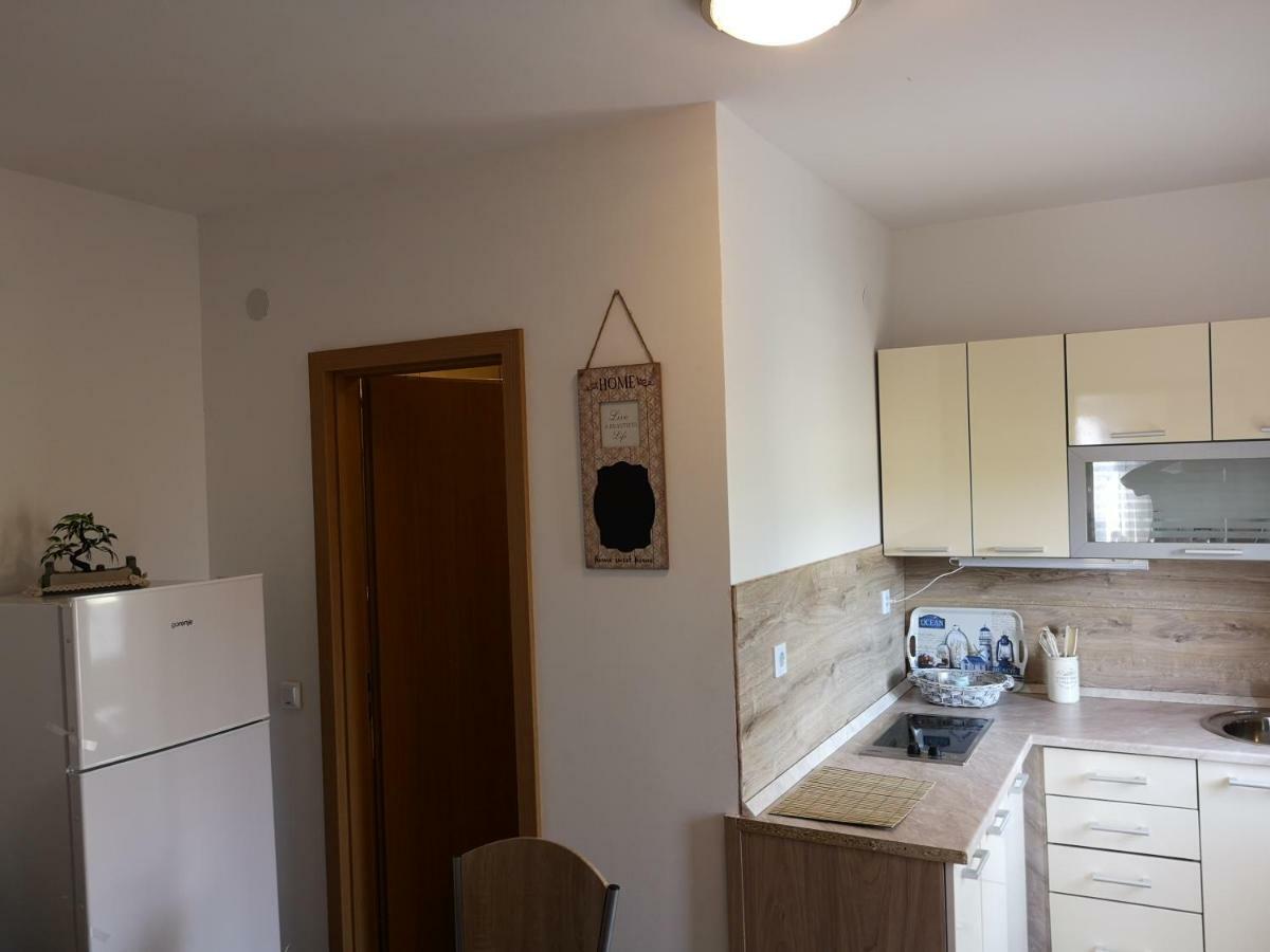 Tomek Apartment Vir Exteriér fotografie