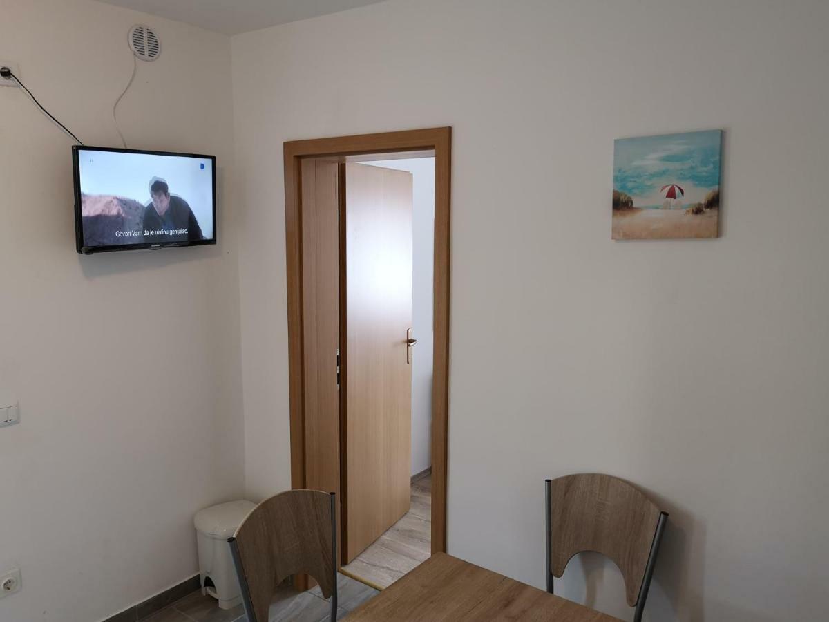 Tomek Apartment Vir Exteriér fotografie